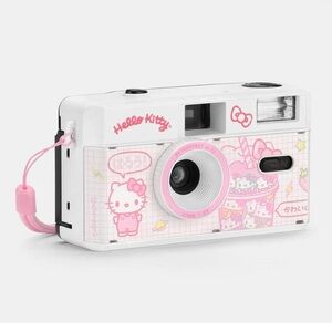 Hello Kitty Sanrio 35mm camera RARE